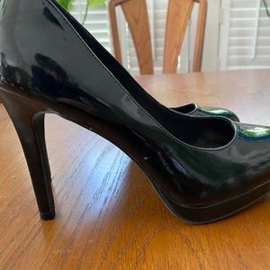 Fioni Black, high heel patent leather shoes. Size 9